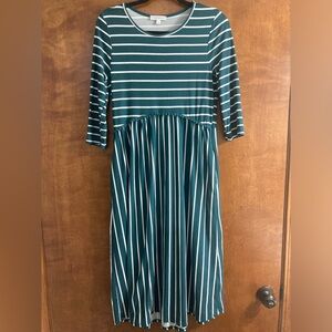 Down East brand women’s dress. Size Medium.